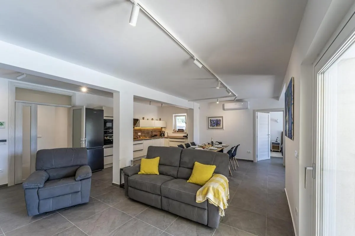 Villa Vera In Liznjan - Haus Fuer 8 Personen